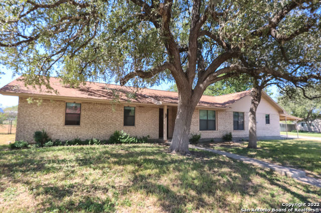 505 Queen Ann Street George West TX 78022