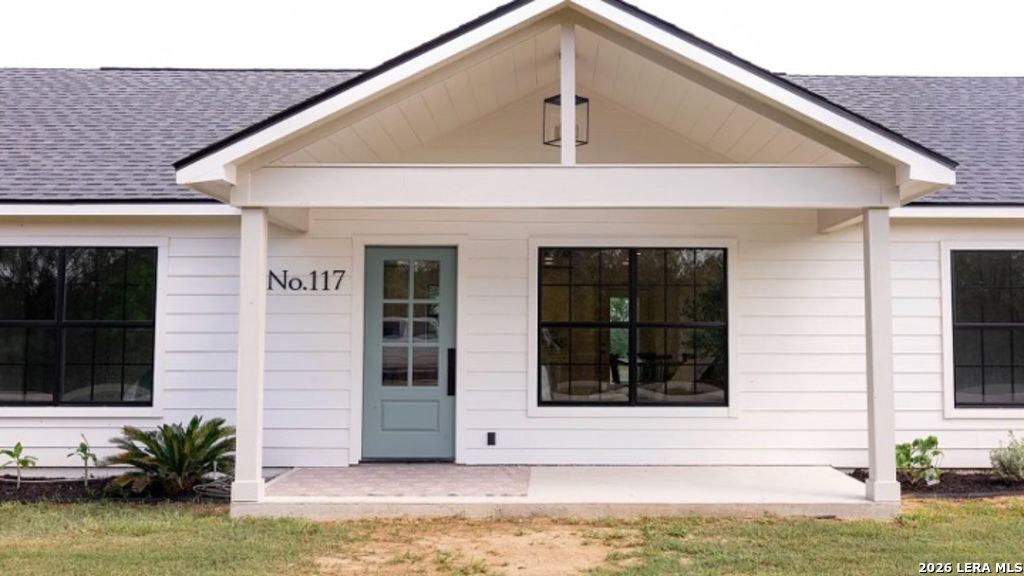 117 Cemetery Road Charlotte TX 78011