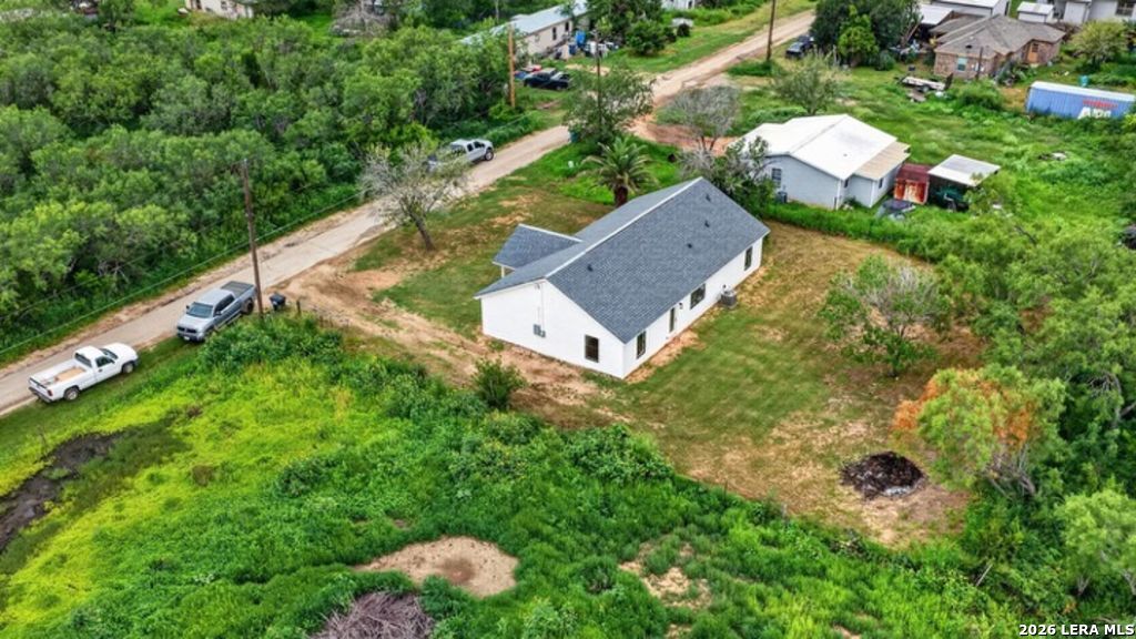 117 Cemetery Road Charlotte TX 78011