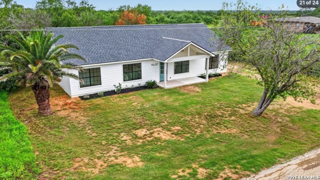 117 Cemetery Road Charlotte TX 78011