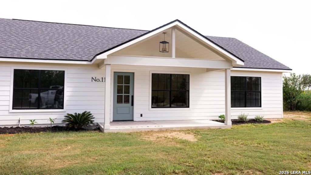 117 Cemetery Road Charlotte TX 78011