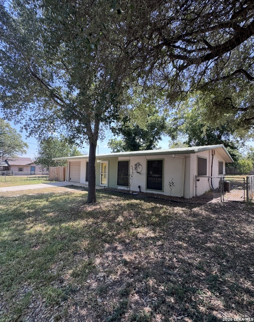 104 Boeck La Vernia TX 78121