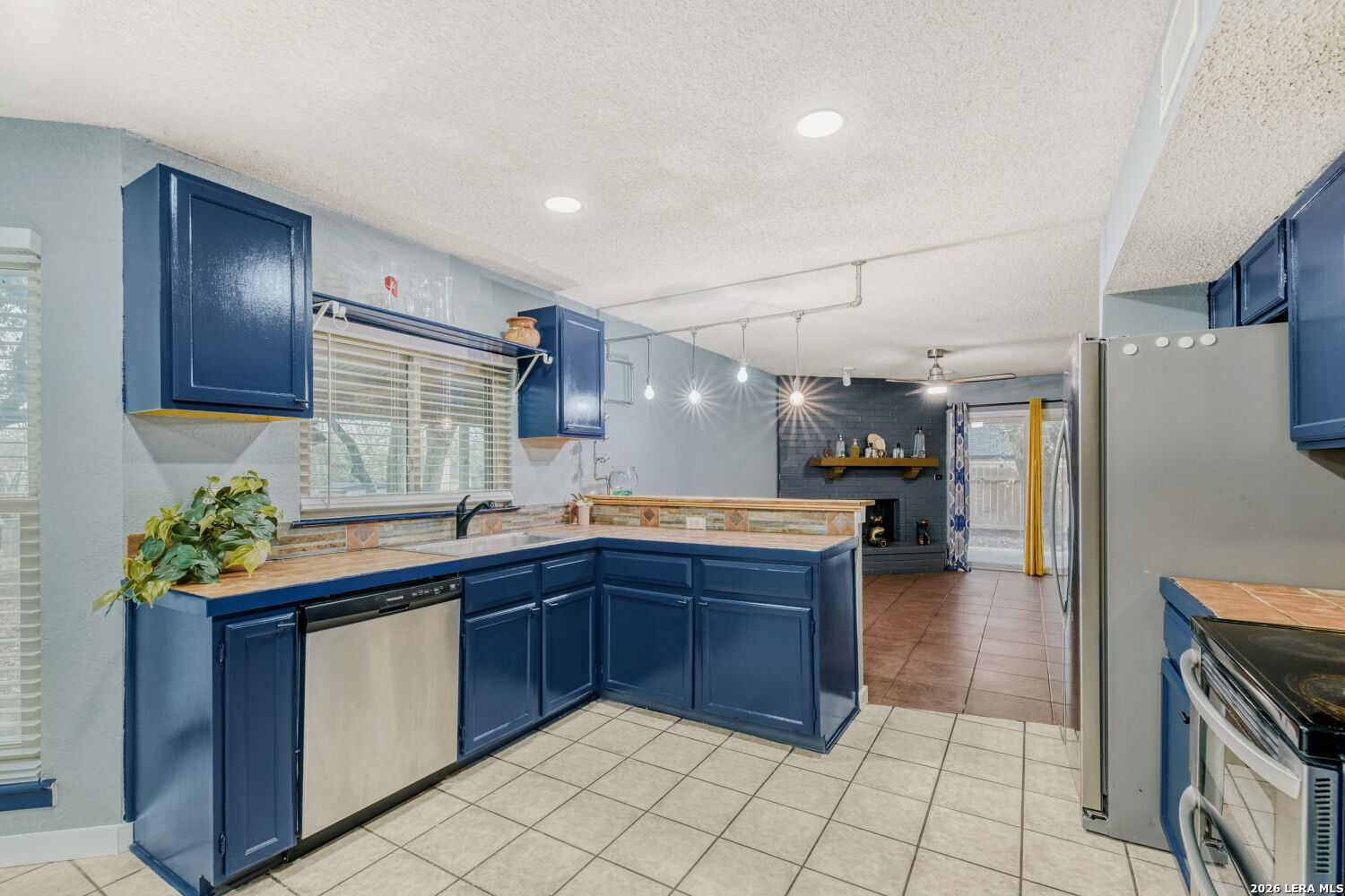 2518 Ridge Leaf San Antonio TX 78251