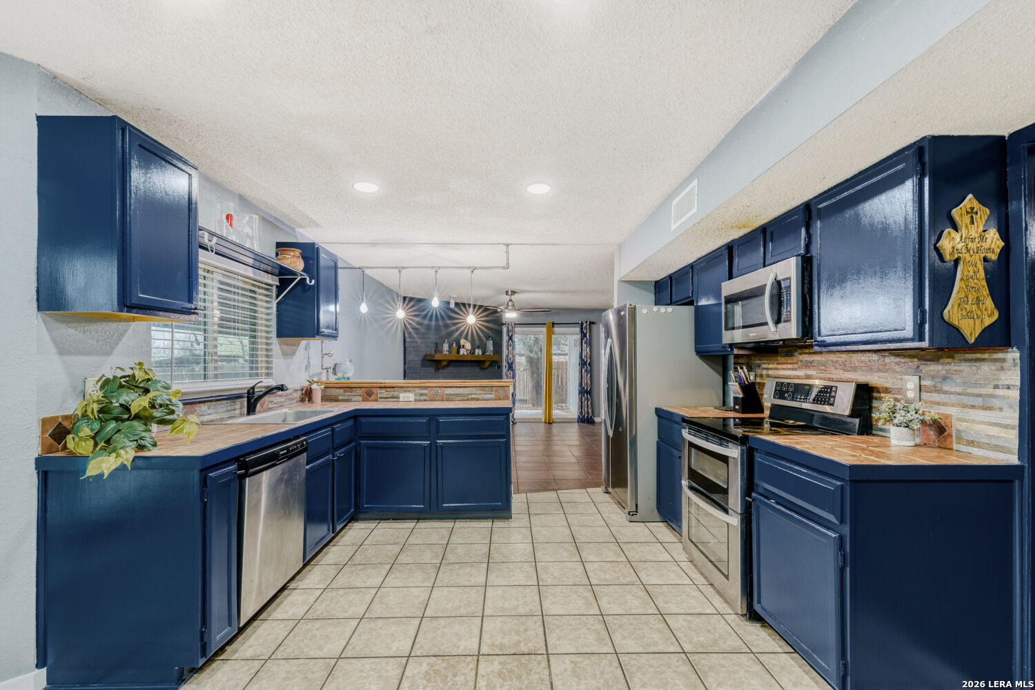 2518 Ridge Leaf San Antonio TX 78251