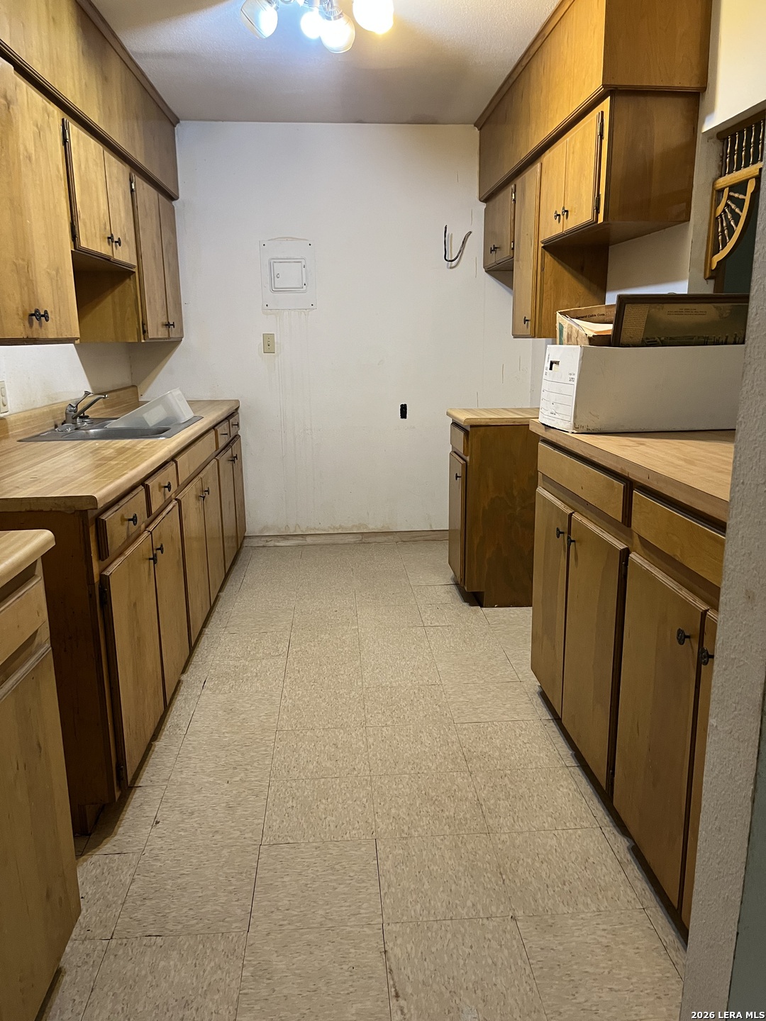 212 S Apple Street Pearsall TX 78061