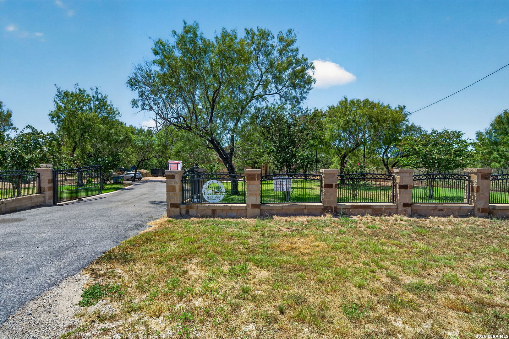 124 County Road 2662 Devine TX 78016