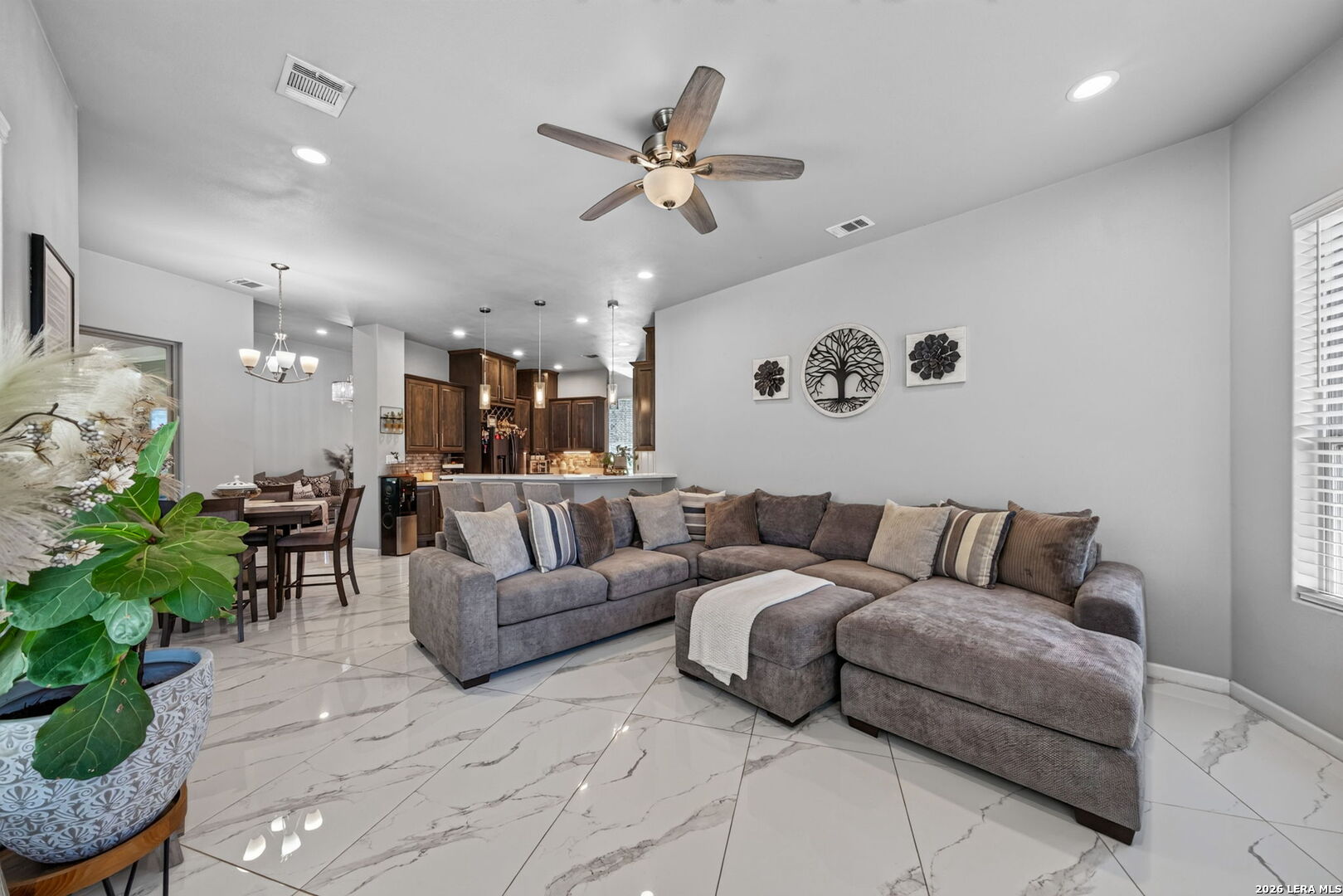 124 County Road 2662 Devine TX 78016