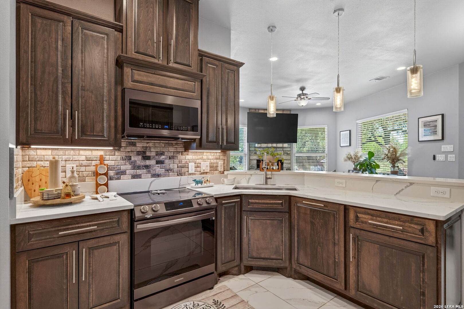 124 County Road 2662 Devine TX 78016