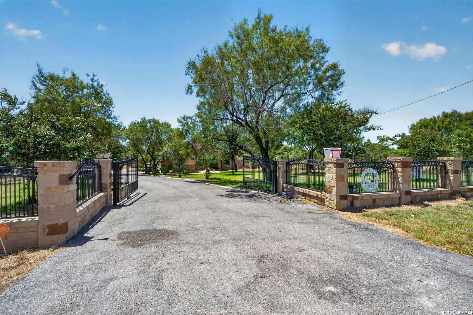124 County Road 2662 Devine TX 78016