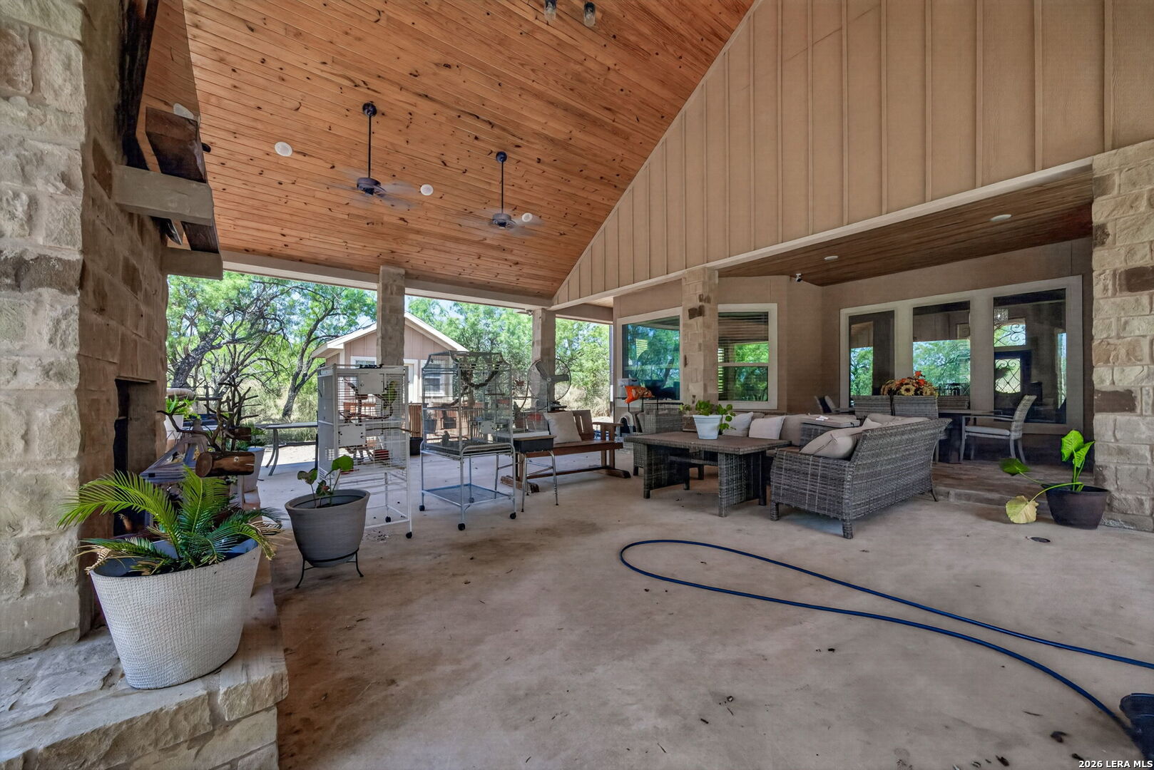 124 County Road 2662 Devine TX 78016