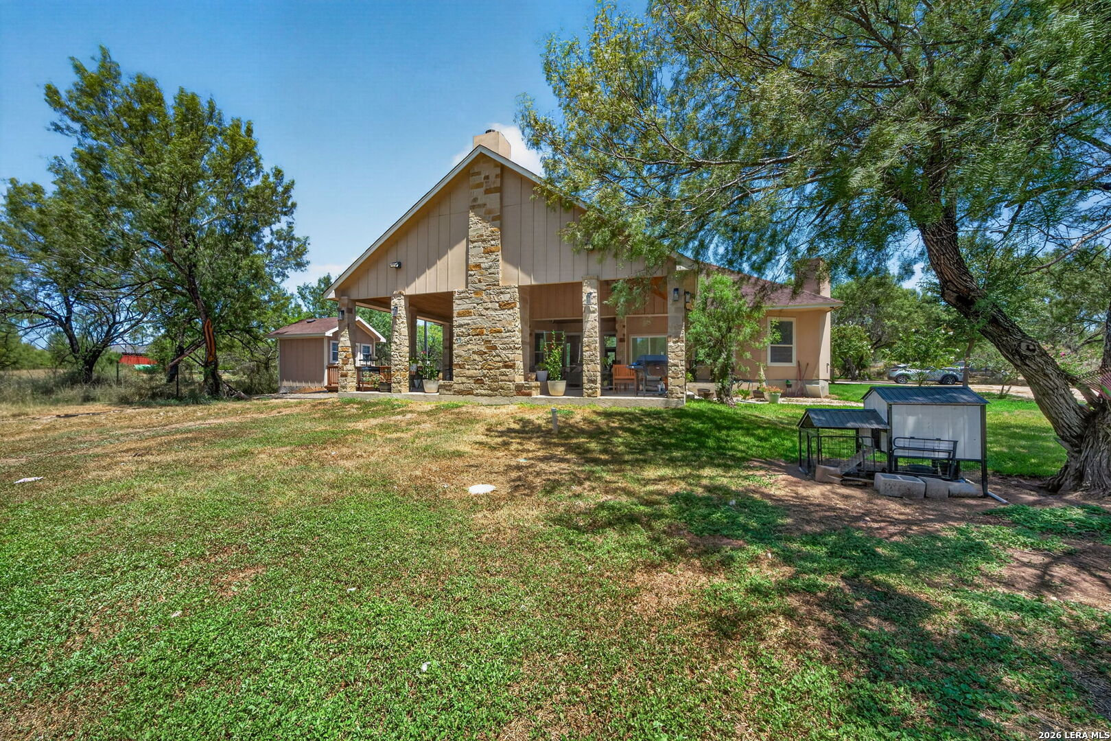 124 County Road 2662 Devine TX 78016