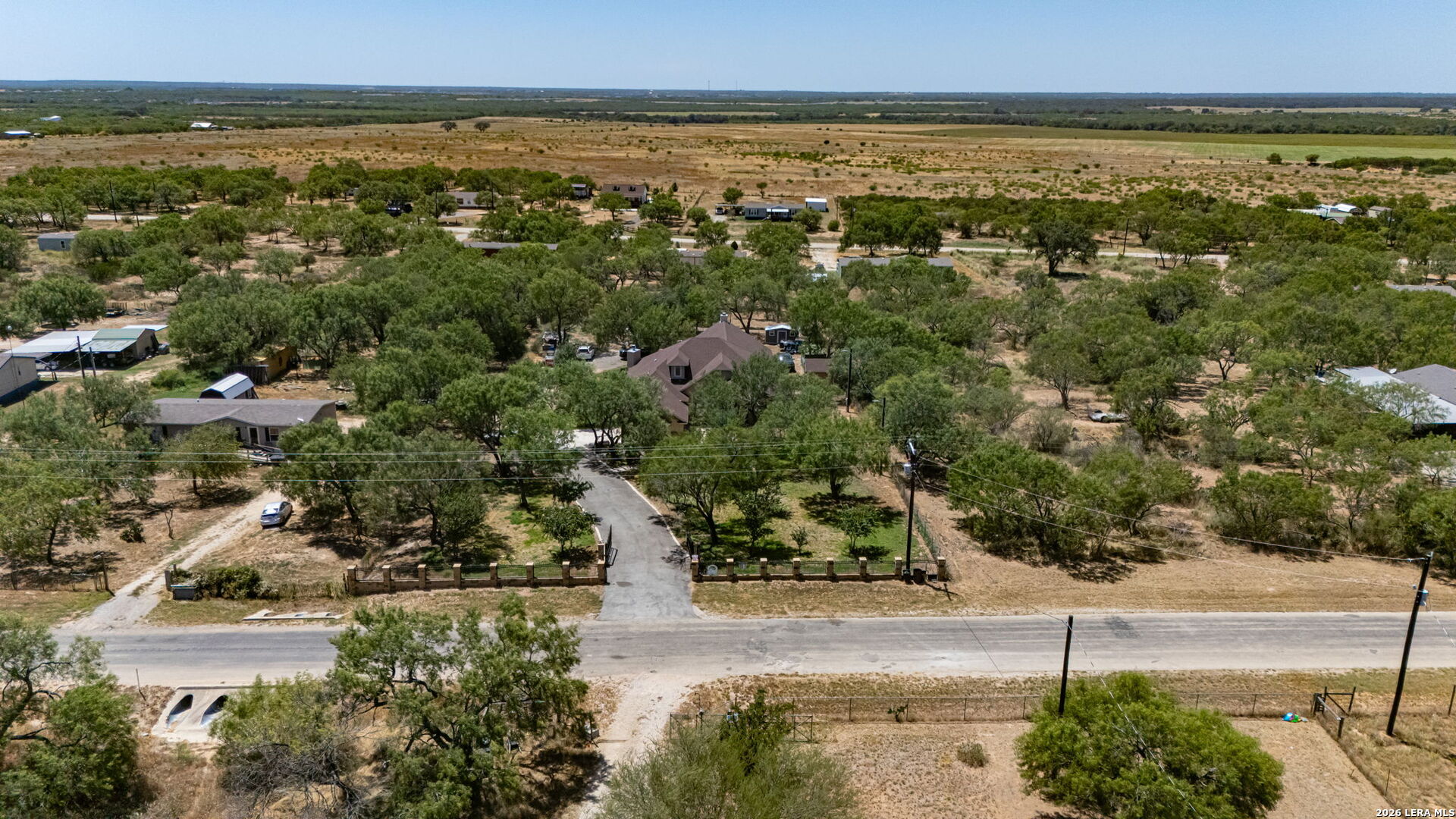 124 County Road 2662 Devine TX 78016