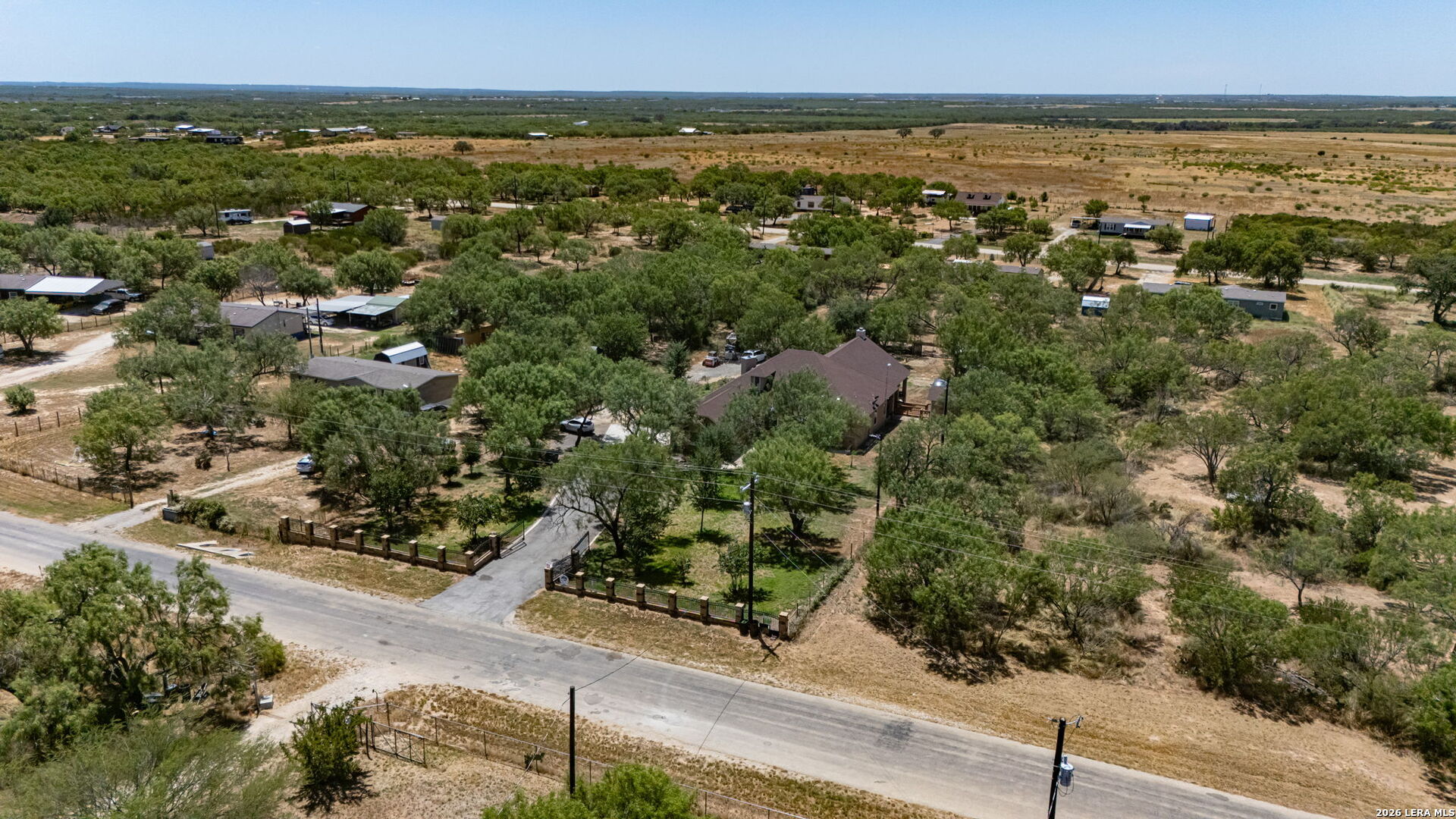 124 County Road 2662 Devine TX 78016