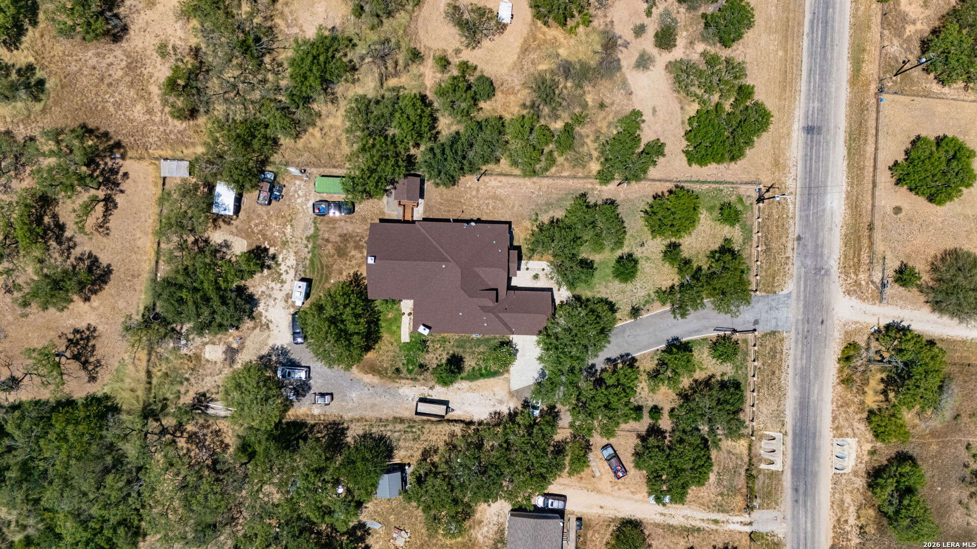 124 County Road 2662 Devine TX 78016