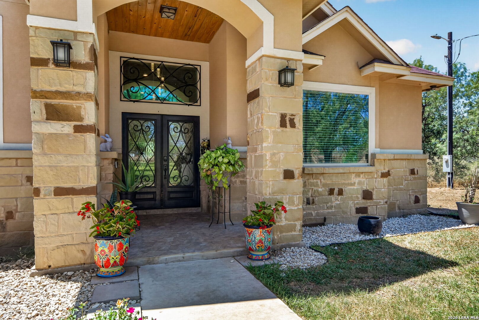 124 County Road 2662 Devine TX 78016