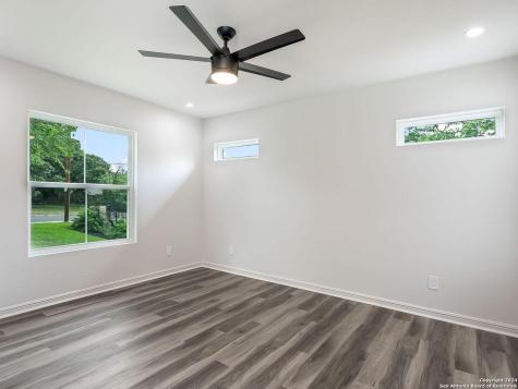 630 E Sunshine Drive San Antonio TX 78228
