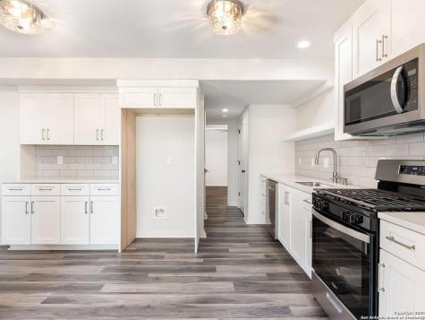 630 E Sunshine Drive San Antonio TX 78228