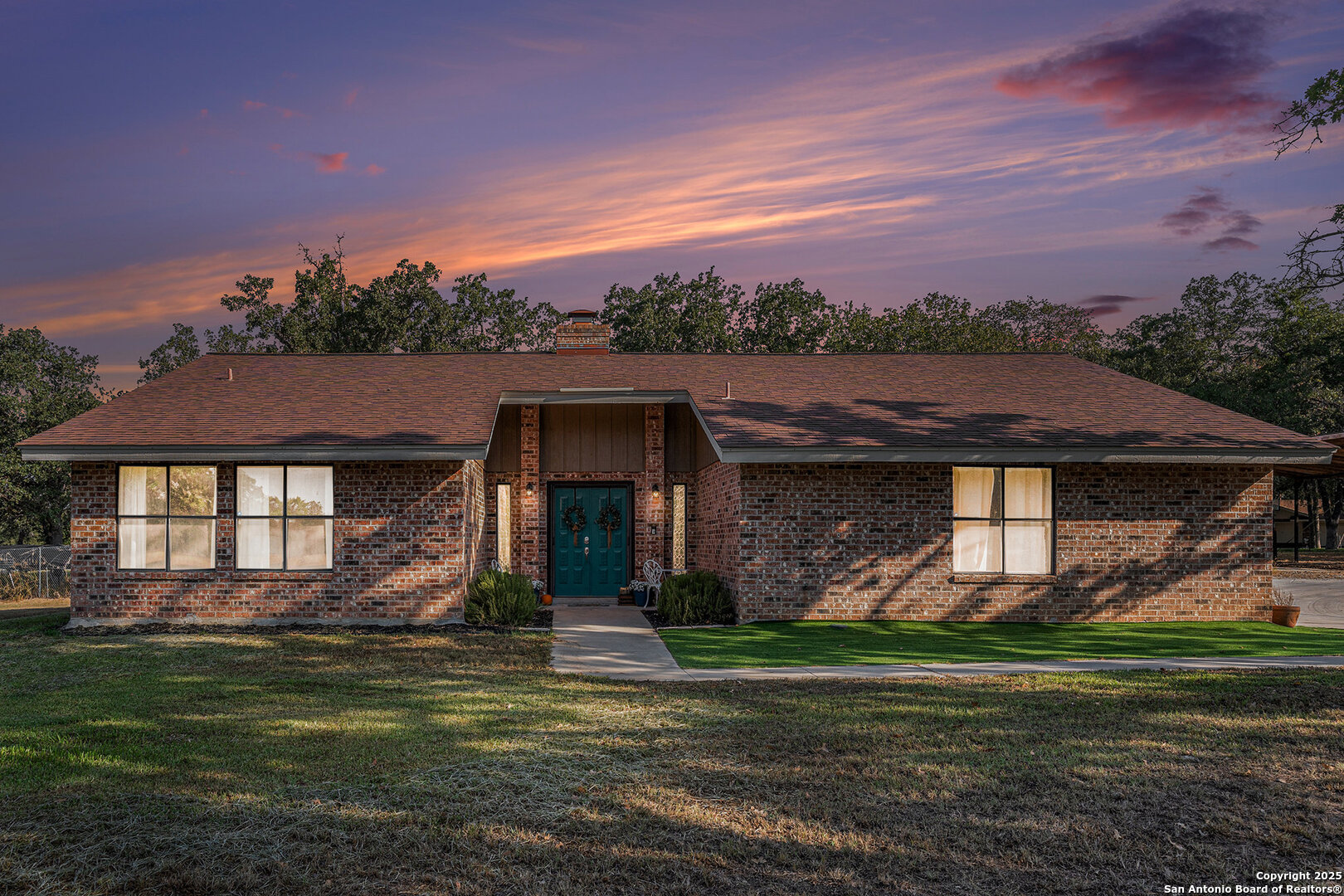 1860 Deer Trail Floresville TX 78114