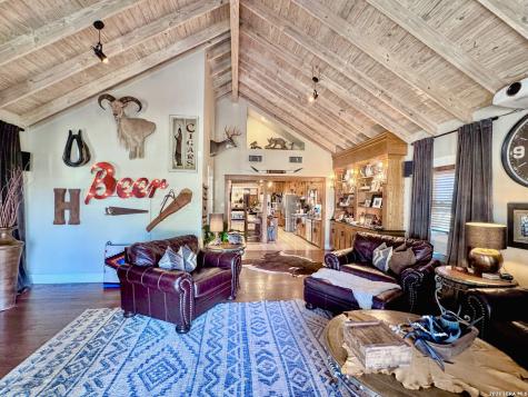 2828 2nd Street Pleasanton TX 78064