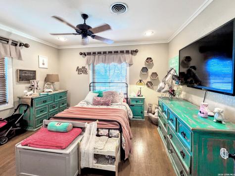 2828 2nd Street Pleasanton TX 78064