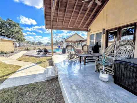 2828 2nd Street Pleasanton TX 78064