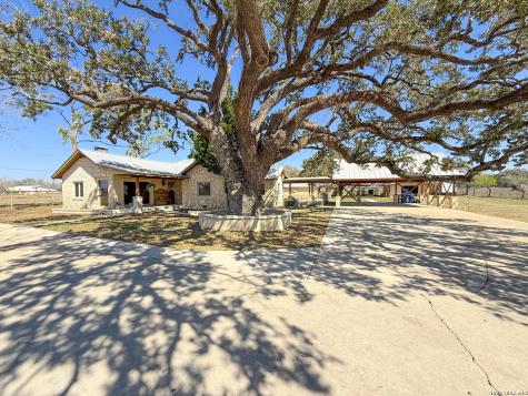 2828 2nd Street Pleasanton TX 78064