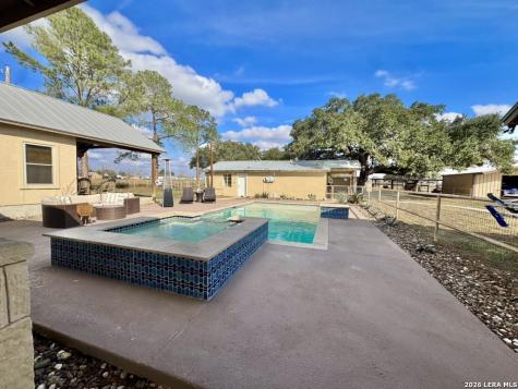 2828 2nd Street Pleasanton TX 78064