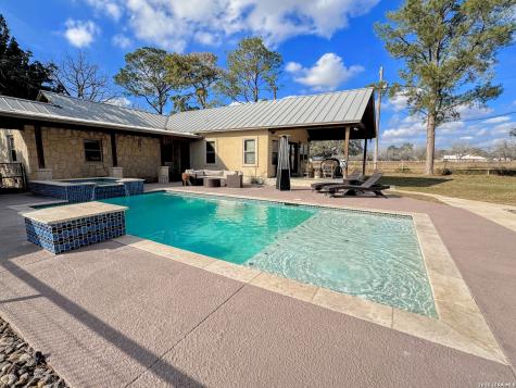 2828 2nd Street Pleasanton TX 78064