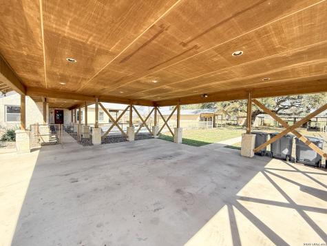 2828 2nd Street Pleasanton TX 78064