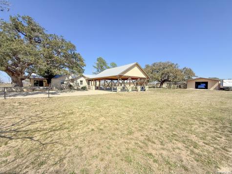 2828 2nd Street Pleasanton TX 78064