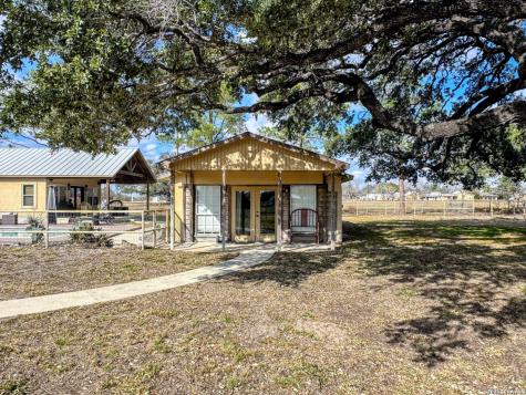 2828 2nd Street Pleasanton TX 78064