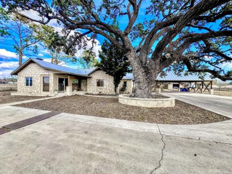 2828 2nd Street Pleasanton TX 78064