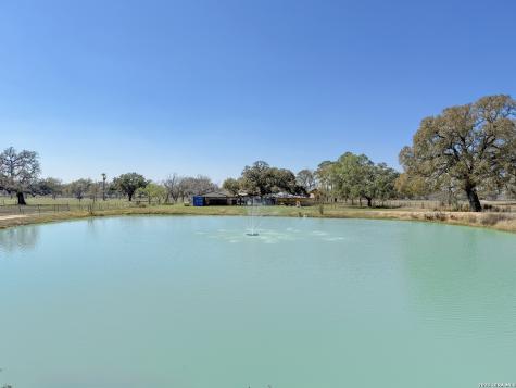 2828 2nd Street Pleasanton TX 78064