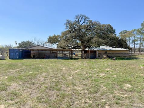 2828 2nd Street Pleasanton TX 78064
