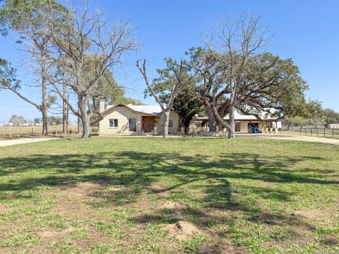 2828 2nd Street Pleasanton TX 78064