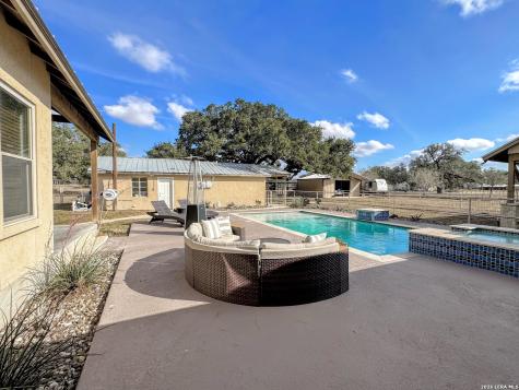 2828 2nd Street Pleasanton TX 78064