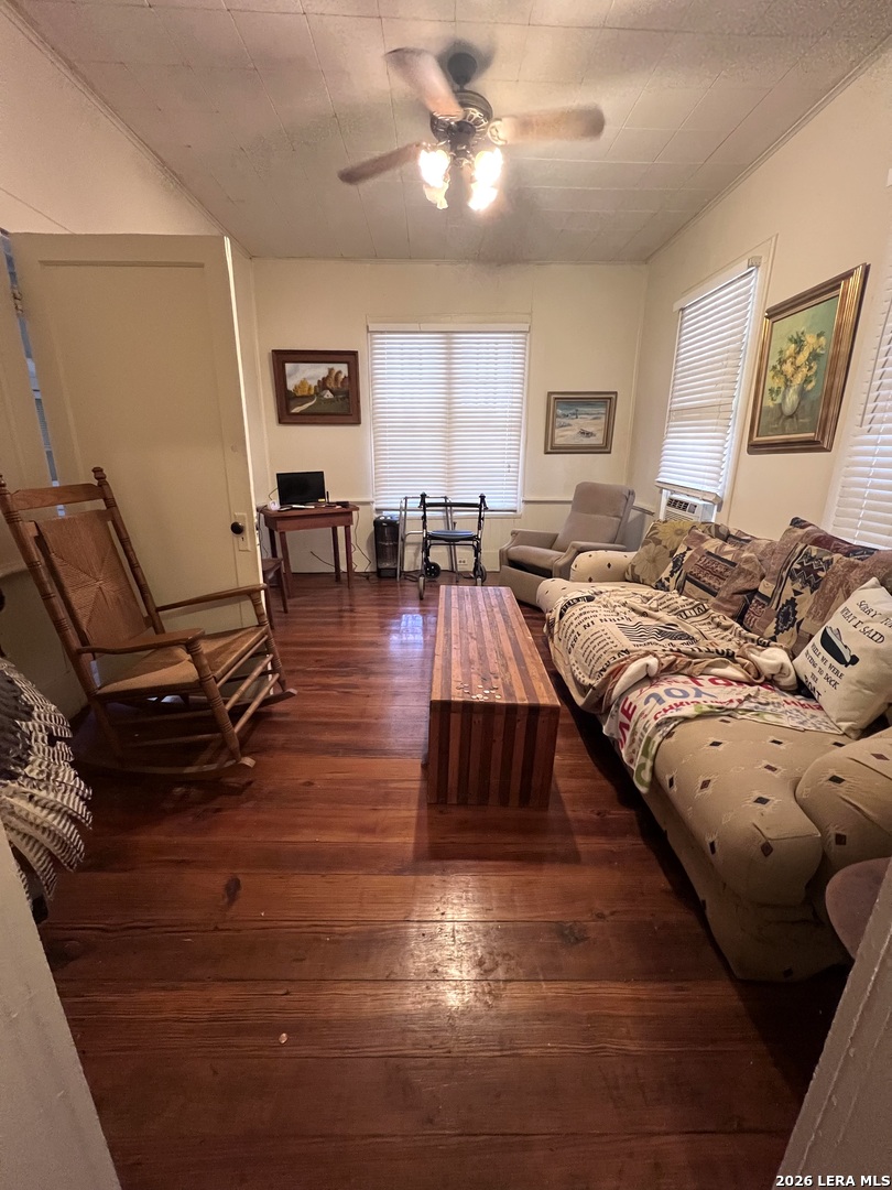 314 Bois Darc Lockhart TX 78644