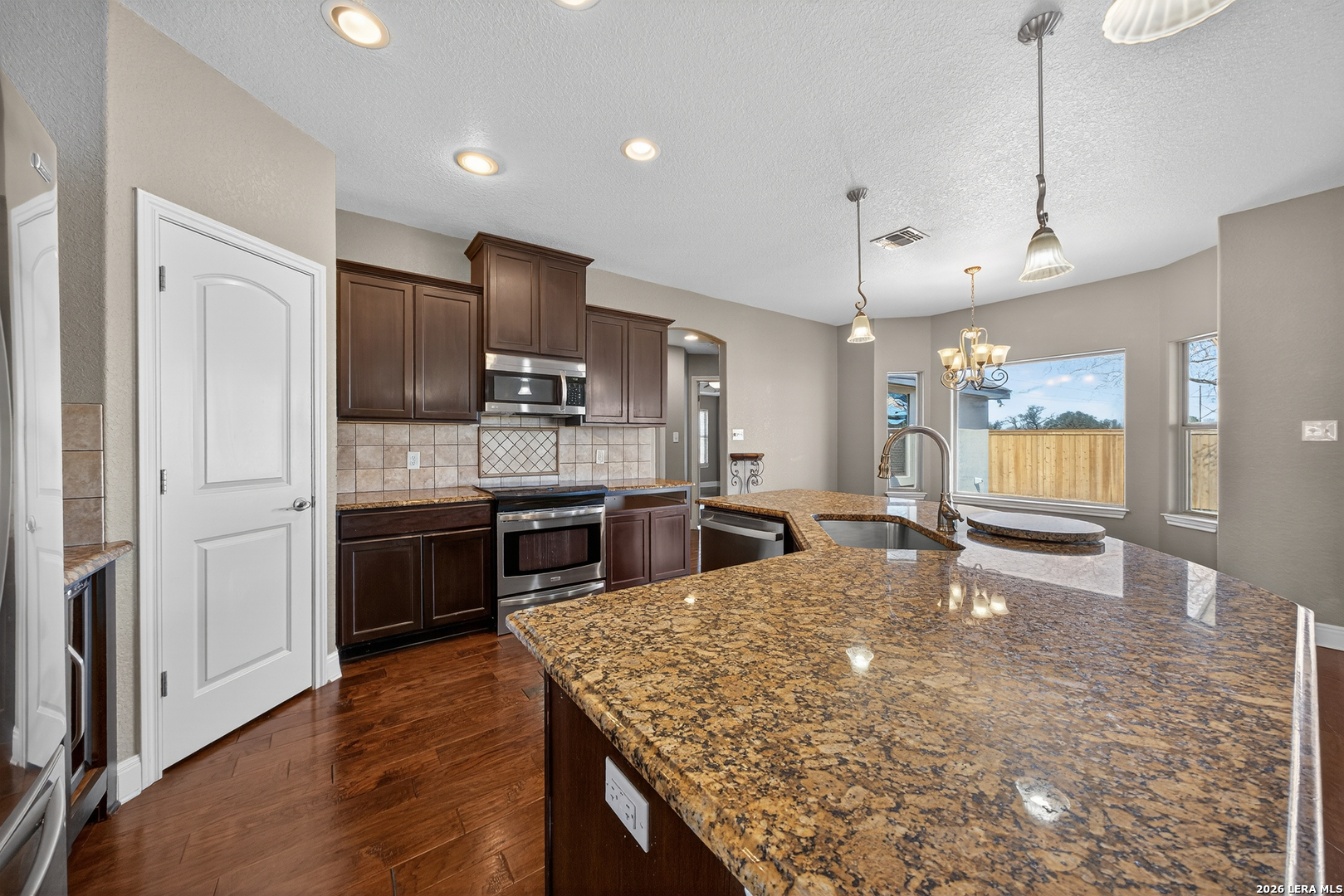 1768 Stonehaven Pleasanton TX 78064