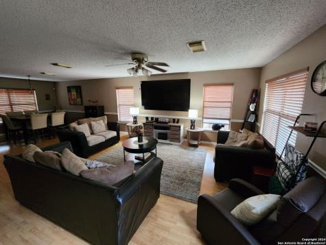 16043 Walnut Creek Drive San Antonio TX 78247