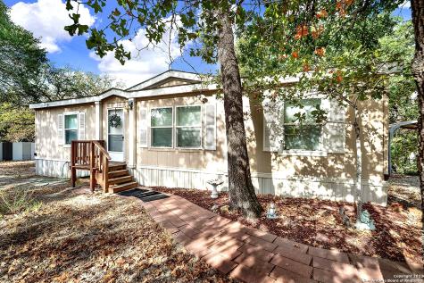 109 Encino Bonito Adkins TX 78101