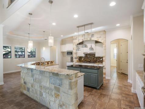 303 Regent Circle San Antonio TX 78231