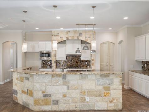 303 Regent Circle San Antonio TX 78231