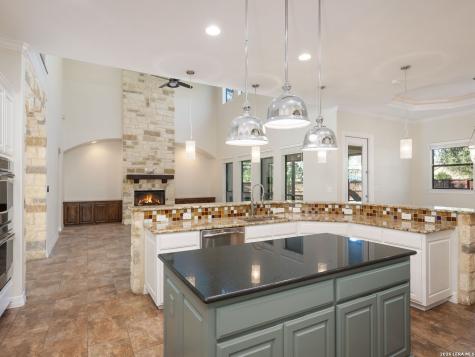 303 Regent Circle San Antonio TX 78231