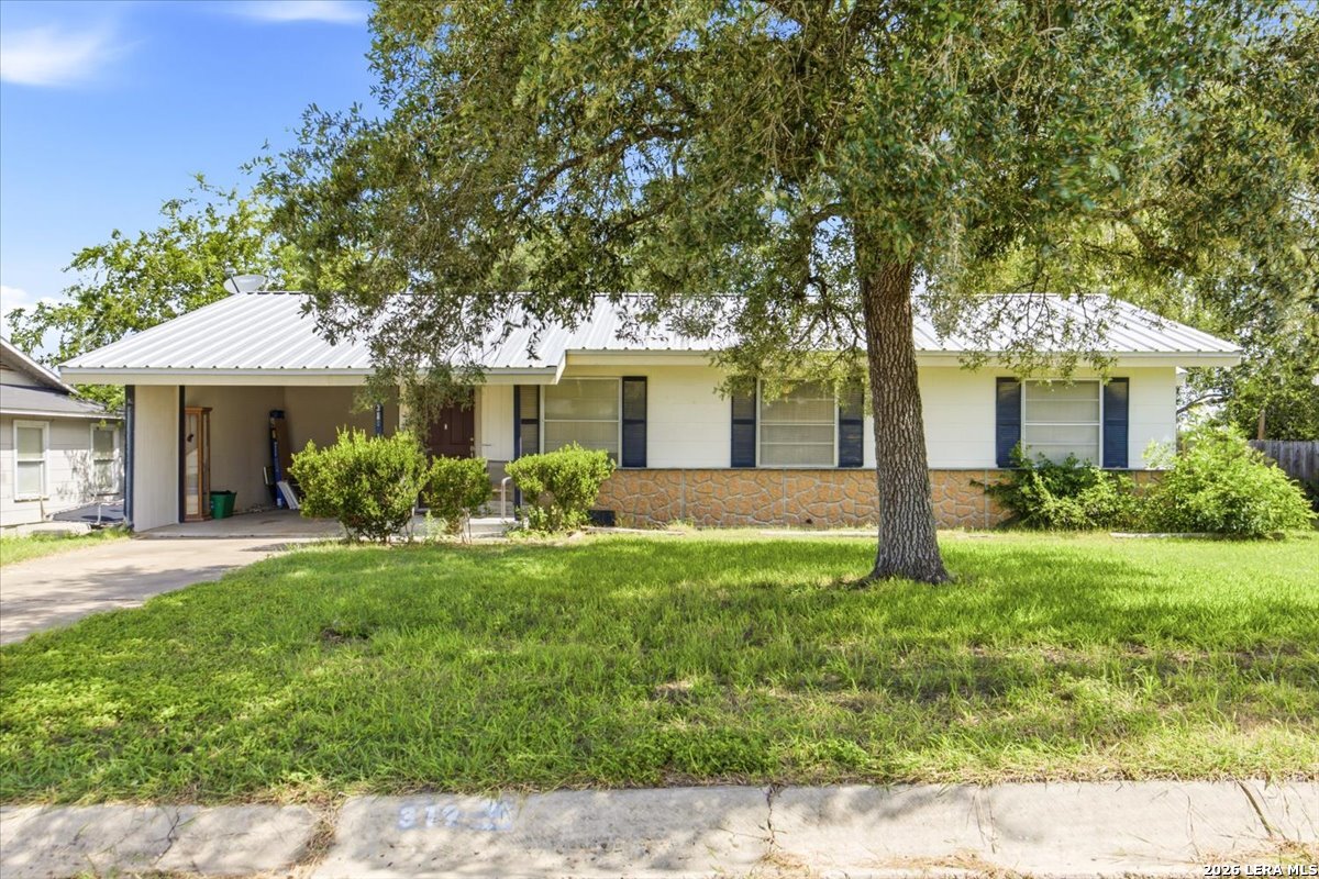 319 Hackberry Street Kenedy TX 78119