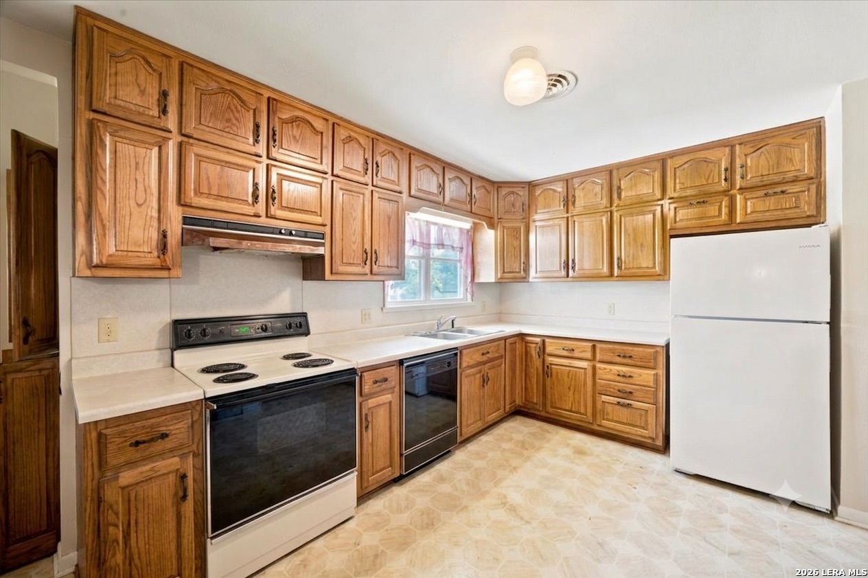 319 Hackberry Street Kenedy TX 78119