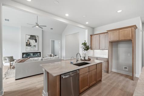 381 Jereth Crossing Castroville TX 78009