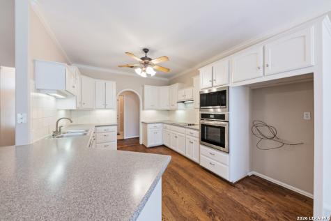 2592 Edgegrove Canyon Lake TX 78133