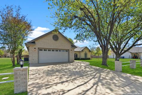 2592 Edgegrove Canyon Lake TX 78133