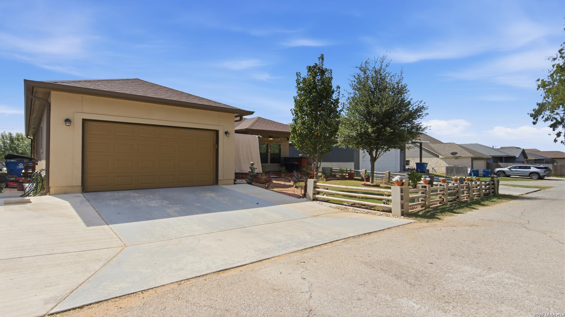 744 Crestview Floresville TX 78114