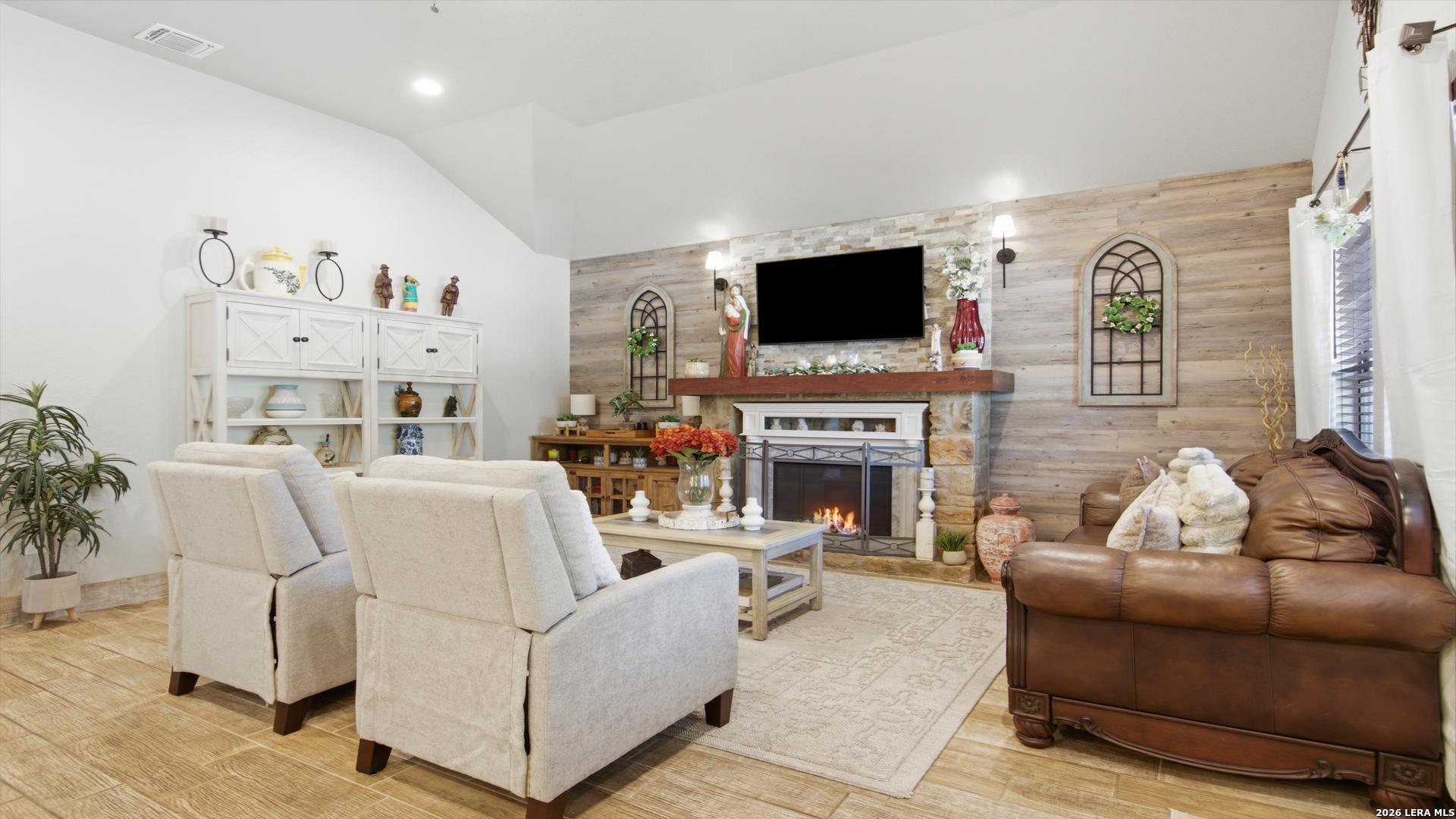 744 Crestview Floresville TX 78114